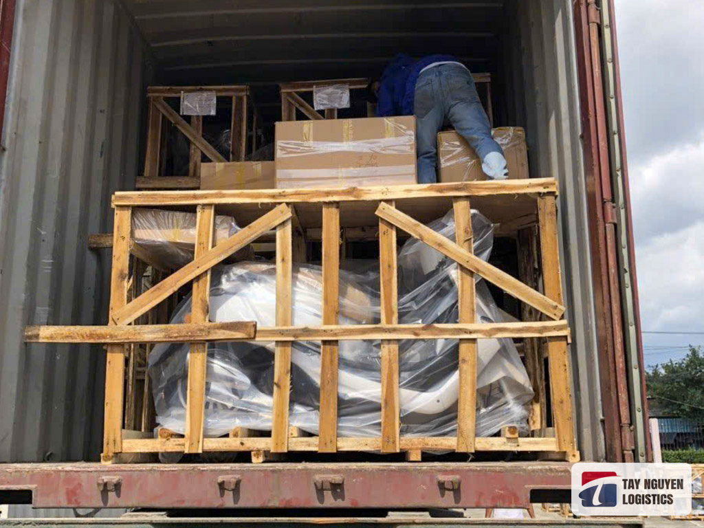 Dịch vụ chuyển nhà có những đồ vật nặng và nội thất cồng kềnh đi xa