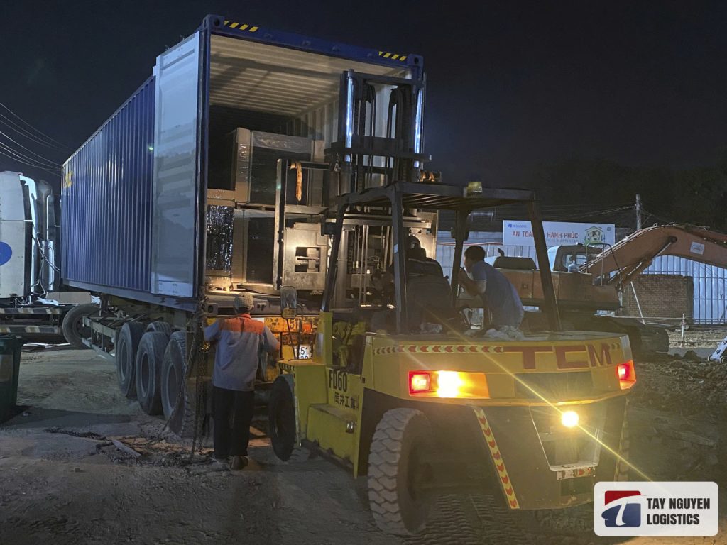 Doanh nghiệp nên thuê lao động nhanh khi khối lượng hàng hóa nhập về tăng đột biến