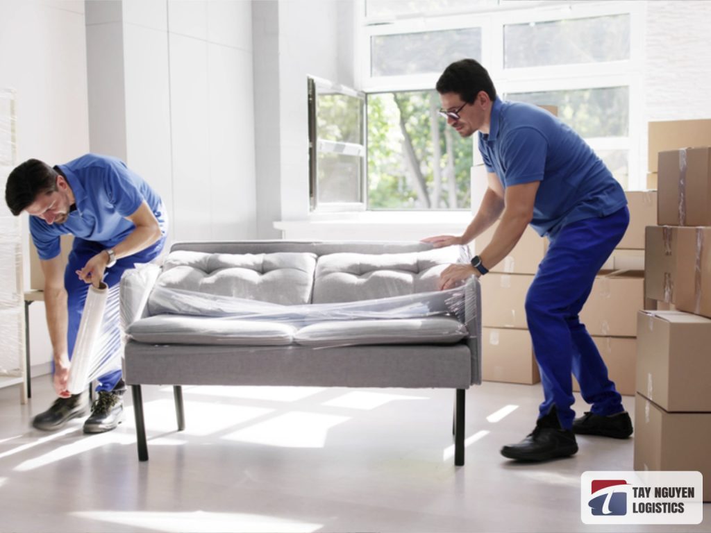 Thùng đồ được dán nhãn theo phòng khi chuyển nhà